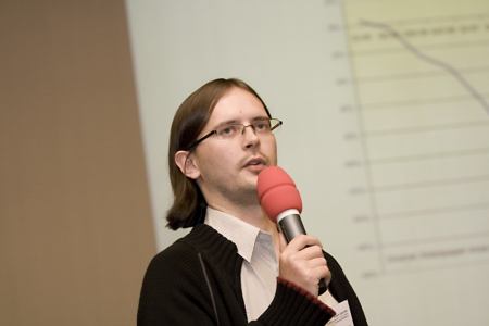 Adam Javůrek přednáší