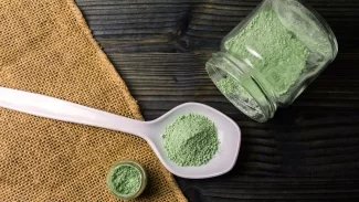 Čeští vědci vyvíjejí test ze slin na kratom a HHC. Nízké dávky užívané třeba na bolesti by neměřil