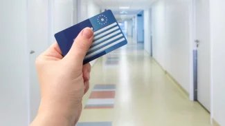 Kartičku zdravotní pojišťovny lze mít v mobilu. Ale lékař po vás může chtít plastovou