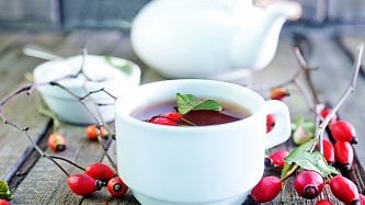 Vitamín C zadarmo? Šípkový čaj. Je třeba ho louhovat, ne vařit