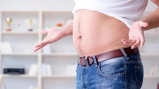 Mužům ubývá testosteronu, často kvůli obezitě. Na přípravky z lékárny či internetu ale pozor