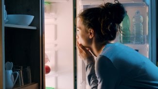 Za nadváhu možná může jídelní šum. Projevuje se tím, že pořád myslíte na jídlo