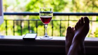 Alkohol škodí nejen játrům, ničí i srdce a způsobuje rakovinu. Víno není zdravější než pivo či vodka