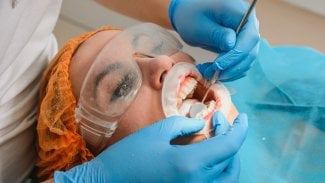 Poslední tři týdny, kdy lze žádat o příspěvek na dentální hygienu, upozorňuje ČPZP