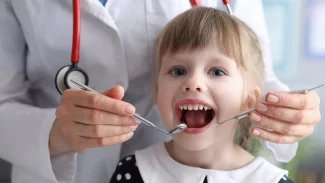Příští rok půjde více peněz na ošetření dětí, zubaře i paliativní či jednodenní péči