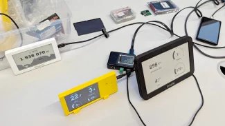 Standardy v USB, displeje pro IoT a linuxové telefony, InstallFest 2025