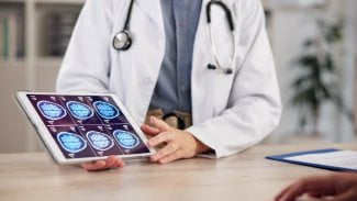 První pacienti s glioblastomem se metodou Optune na pojišťovnu budou léčit až letos