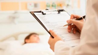 Člověk může bez souhlasu skončit v nemocnici nejen na psychiatrii. Ale má to svá pravidla