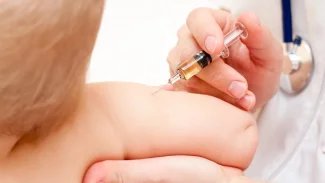 Krátce po očkování Prevenarem zemřelo dítě, lékový ústav preventivně zastavil používání šarže