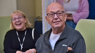 Udělalo se mu špatně a omdlel. Byl to těžký infarkt, včasná pomoc Josefovi zachránila život