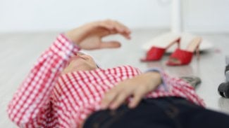 Odborníci radí, jak reagovat při epileptickém záchvatu. Do úst nesahejte