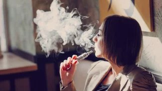 Elektronické cigarety mohou způsobit otok plic, přispívají i ke vzniku rakoviny