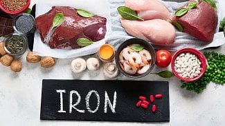 Nedostatek železa se projevuje únavou, bledostí a dušností. Trpí na něj častěji ženy a vegetariáni