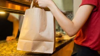 Už nabízíme 200 podniků, říká šéf aplikace, přes kterou se dá koupit nesnědené jídlo z restaurací
