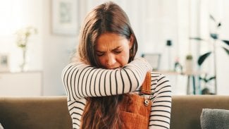 Příčinou vleklého kašle může být alergie, reflux i psychika. S léky na něj buďte opatrní