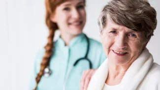 Alzheimerova choroba více postihuje ženy. A nejen proto, že žijí déle než muži