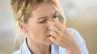Zánět dutin někdy končí antibiotiky, pomoci může přírodní léčba. Hlavně žádné napařování