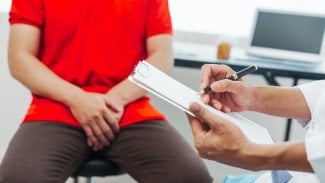 Příliš mladí na rakovinu? Lékaři stále častěji řeší onemocnění u lidí pod 50 let