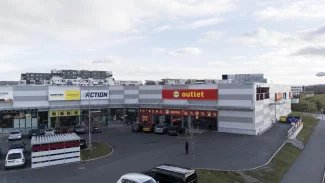 Lidl otevřel první outletovou prodejnu v Česku. Lidé šílí a doprava kolabuje