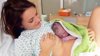 Loni se narodilo nejméně dětí za 22 let. Lékaři mají několik vysvětlení