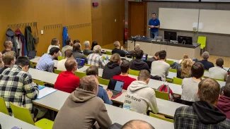 Nerozbitný linuxový desktop, testování překladačů a stavební řízení, sobota na OpenAltu