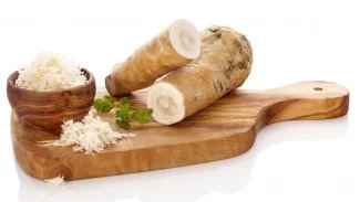 Křen obsahuje hodně antioxidantů. Zkuste si udělat křenovou omáčku nebo salát