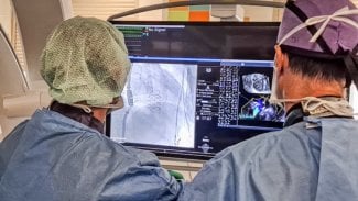 První pacient v Česku dostal umělou trojcípou srdeční chlopeň katetrem z třísla