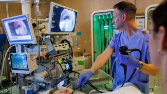 Operace ženu zbavila potíží s polykáním a jícnem, kvůli nimž nemohla skoro jíst