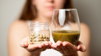 Kratom už se nesmí prodávat ve večerkách. Ve speciálních prodejnách ho koupí jen dospělí