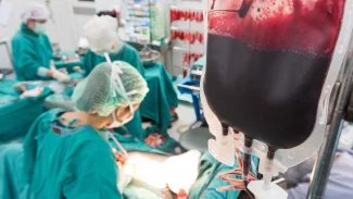 Pacienti by se třeba při výměně kyčle mohli obejít bez transfúze. Musí ale mít dostatek železa