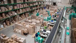 Jsou lékárny, které mají stovky balení penicilinu v šuplíku, říkají velkodistributoři léků