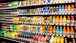 Energy drinky dětem ničí zubní sklovinu, vedou k obezitě a mohou vyvolat úzkosti