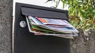 Letáky se zmenšují, řetězce jich vydávají méně. Našly nové způsoby, jak informovat o slevách