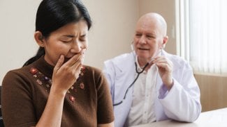 Někteří cizinci musí nově na rentgen plic kvůli tuberkulóze. Loni se jich léčilo 225