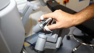 Urologové začnou operovat děti roboticky. Řeší věk, míry pacienta i užší nástroje