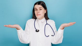 Část praktiků neočkuje proti chřipce, covidu či žloutence. Co mohou pacienti dělat?