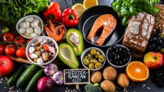 Doplňky z lékárny vám dlouhý život nezajistí, říkají lékaři. Daleko lépe funguje pestrá strava