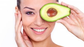 Brokolice, žloutky, avokádo, čočka a sardinky. Tohle jezte a budete mít zdravé oči, radí lékaři