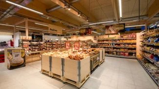 Tesco, Penny i Billa mají nové ekologické prodejny. Ale jen jedna je celá dřevěná