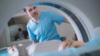 Na magnetickou rezonanci do dvou týdnů. Lhůtu pacientovi zajistí jeho pojišťovna