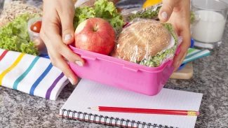 Nedává pozor, nosí špatné zámky? Možná za to může úplně nevhodná svačina