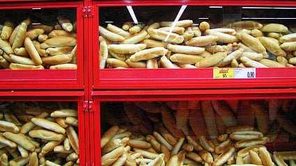 Ačkoli chceme zdravější pečivo, stejně se nejvíc prodávají rohlíky a koblihy