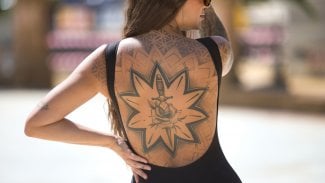 Při vyšetření na magnetické rezonanci může vadit tetování i prádlo se stříbrem