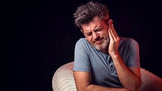 Tinnitus: zvuk, který neexistuje, a přesto ho slyšíte. Jak se s ním vypořádat?
