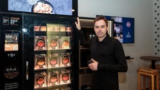 Filip Sajler vaří obědy pro firmy. Prodávají je chytré lednice přes aplikaci