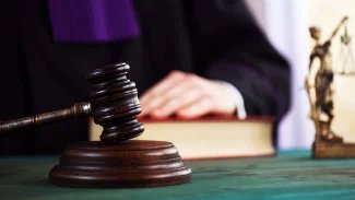Zdánlivá maličkost v pracovní smlouvě bude stát vašeho chlebodárce tři platy