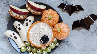 Recepty na Halloween: prsty z těsta, mumie z párků a strašidelné sladkosti