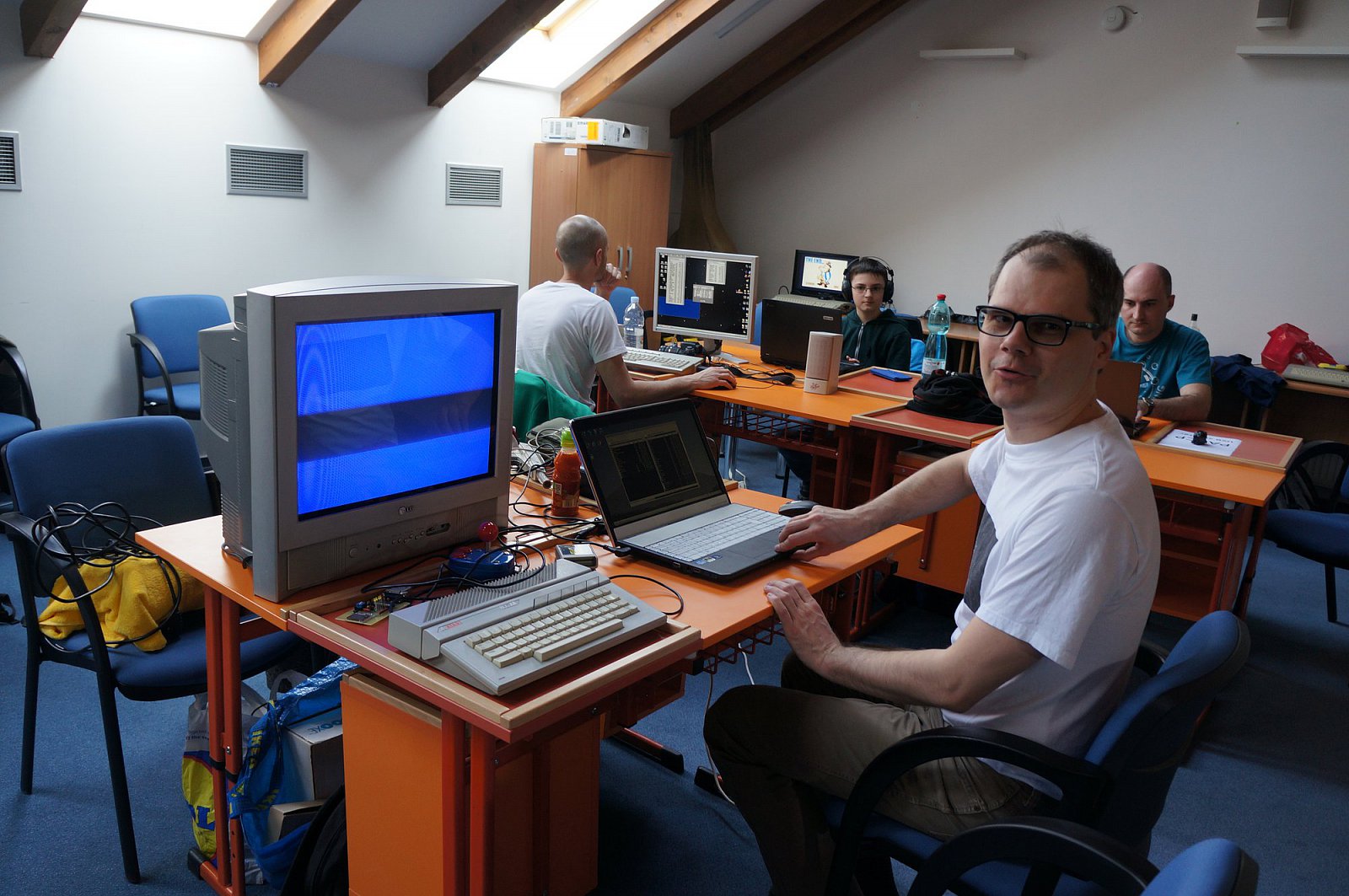 Antonín Holík se připravuje na demonstraci svého nového 3D enginu.