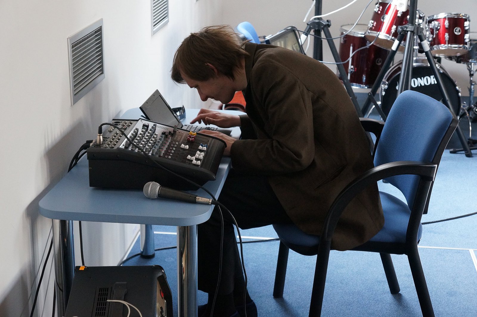 Klíčový organizátor akce Bohdan Milar něco chystá.