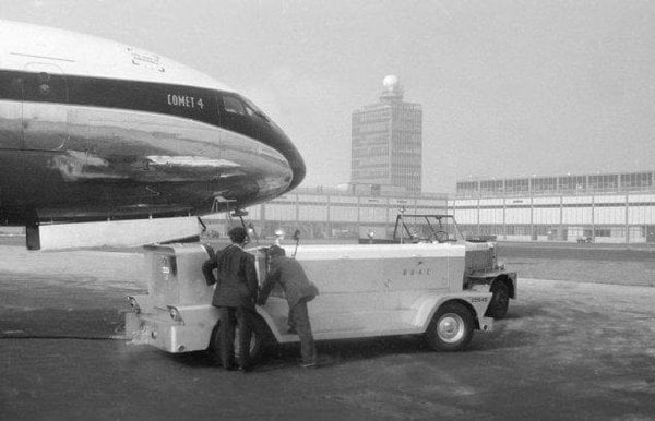 2012-05-prvnc3ad-proudovc3a9-dopravnc3ad-letadlo-de-havilland-co